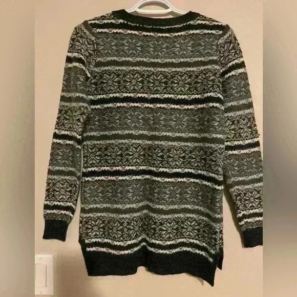 Ruff Hewn  sweater - Picture 2 of 3